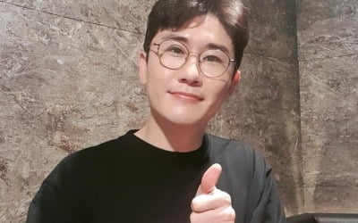 영탁, '덕분에 챌린지' 동참 "코로나19 방역에 애쓰는 모든 분들 응원"