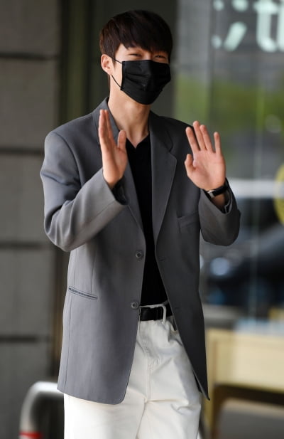 [TEN 포토] 장기용 '본 어게인 사랑해주세요'