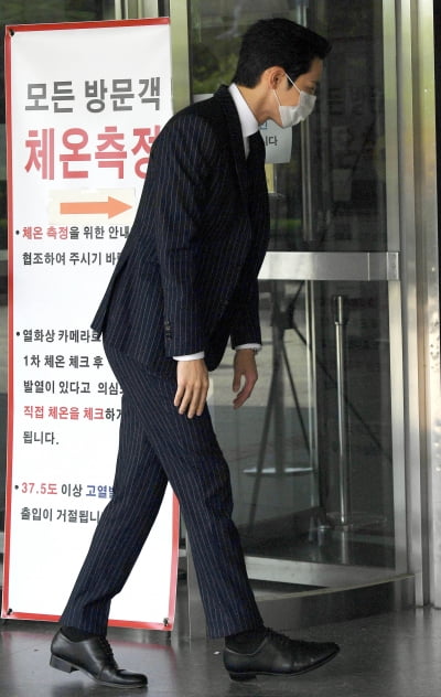 [TEN 포토] 이수혁 '완벽한 수트핏'