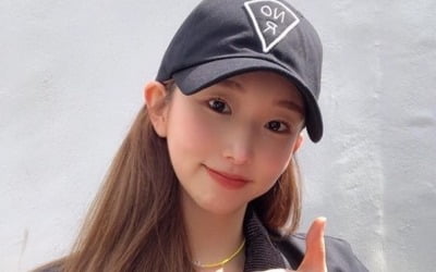 케이시, 우월한 소두 뽐내며 '덕분에 챌린지' 참여