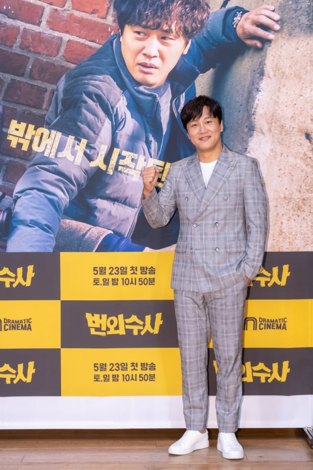 배우 차태현이 12일 오후 온라인 생중계된 OCN 드라마틱 시네마 ‘번외수사’ 제작발표회에 참석했다. /사진제공=OCN