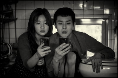 '기생충: 흑백판', 14일부터 안방극장 찾아간다…VOD 서비스 개시