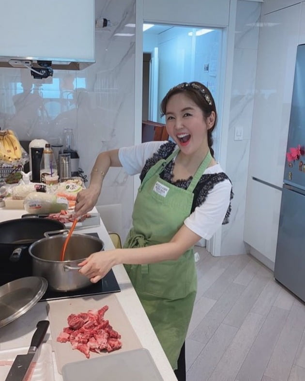 장영란이 시아버지 칠순을 위해 준비한 잔치상과 자동차 선물이 화제가 되고 있다. / 사진=장영란 인스타그램