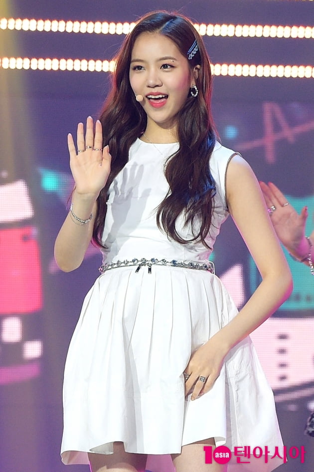[TEN 포토] 공원소녀 레나 '독보적인 미모'