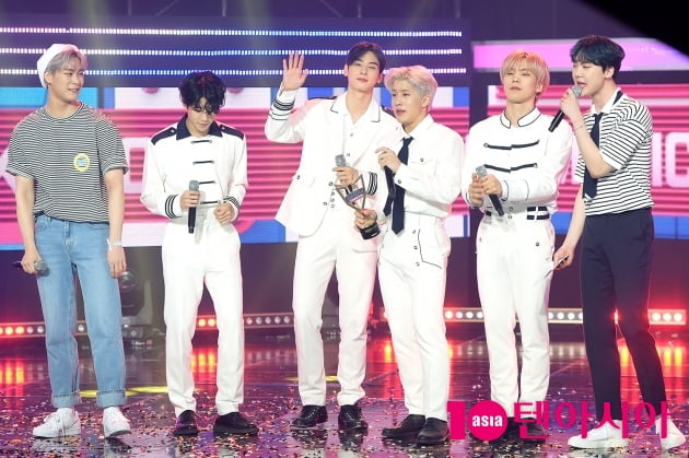 [TEN 포토] 아스트로 '눈물의 1위'