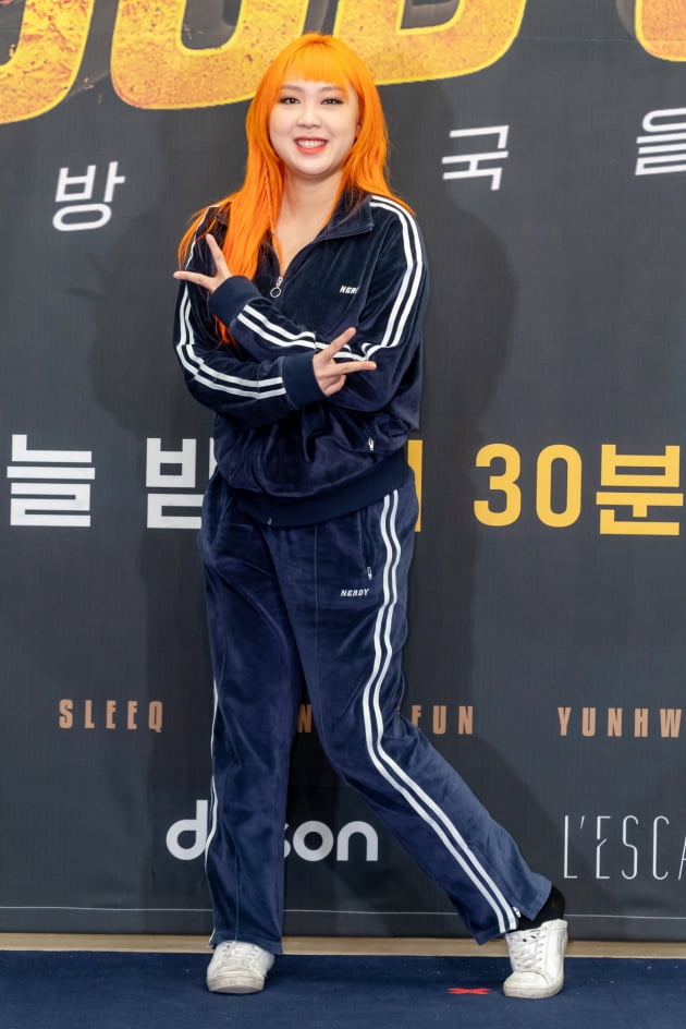 [TEN 포토] 이영지 '브이 포즈로 귀엽게'
