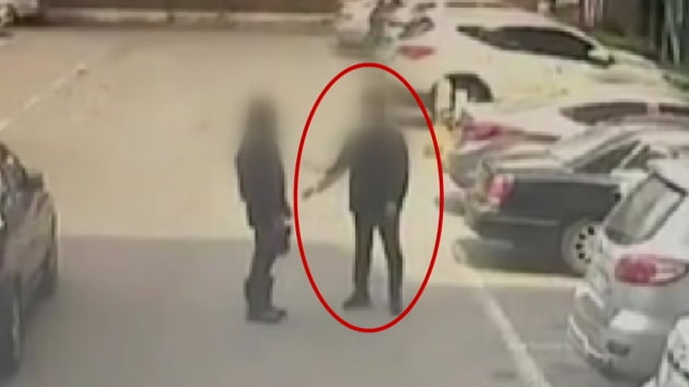 아파트 경비원 폭행 사건 CCTV 화면 / 사진=방송 캡처