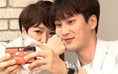 '나 혼자 산다' 안보현 母子, 커플 비주얼로 서울 데이트…붉어진 눈시울