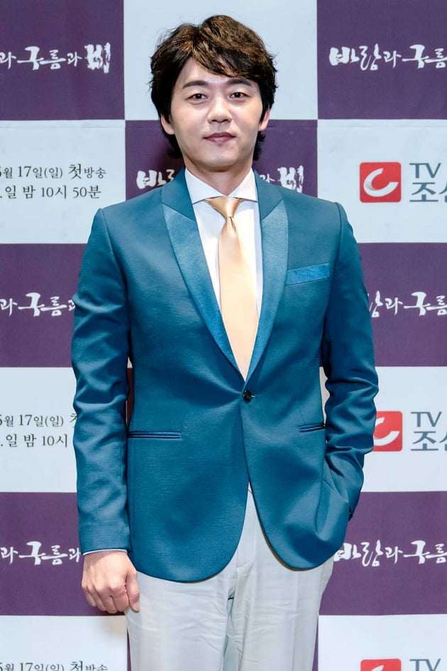 [TEN 포토] '바람과 구름과 비' 김승수, '멋쟁이 신사'