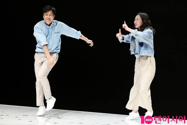 [TEN 포토] 김동완-이진희 '신명나는 댄스타임'
