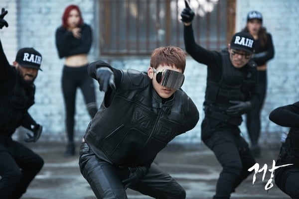 비 '깡' 뮤직비디오 스틸컷.