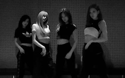 블랙핑크, '뚜두뚜두' 안무 영상 3억 뷰 돌파…11억 뷰 MV 이어 또 신기록