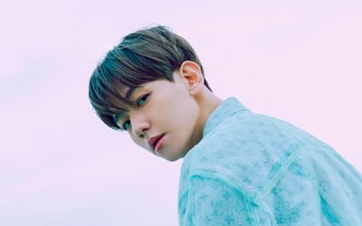 백현, 컴백 당일 네이버 V라이브…달달 매력 끝판왕 '캔디'샵