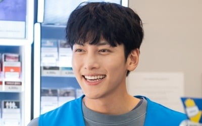 '편의점 샛별이' 지창욱, '다크서클+꼬질꼬질' 첫 스틸 공개