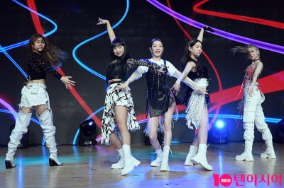 [TEN 포토] 시크릿넘버 '눈이 즐거운 퍼포먼스'