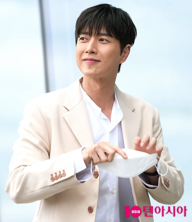 [TEN 포토] '꼰대인턴' 박해진, '훈훈한 방송국 출근길'