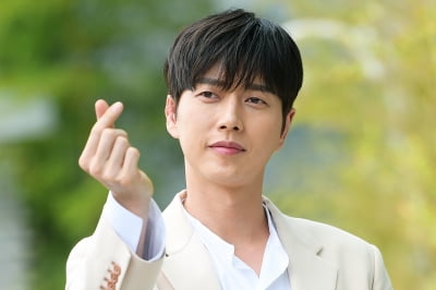 [TEN 포토] '꼰대인턴' 박해진, '필 충만한 하트'