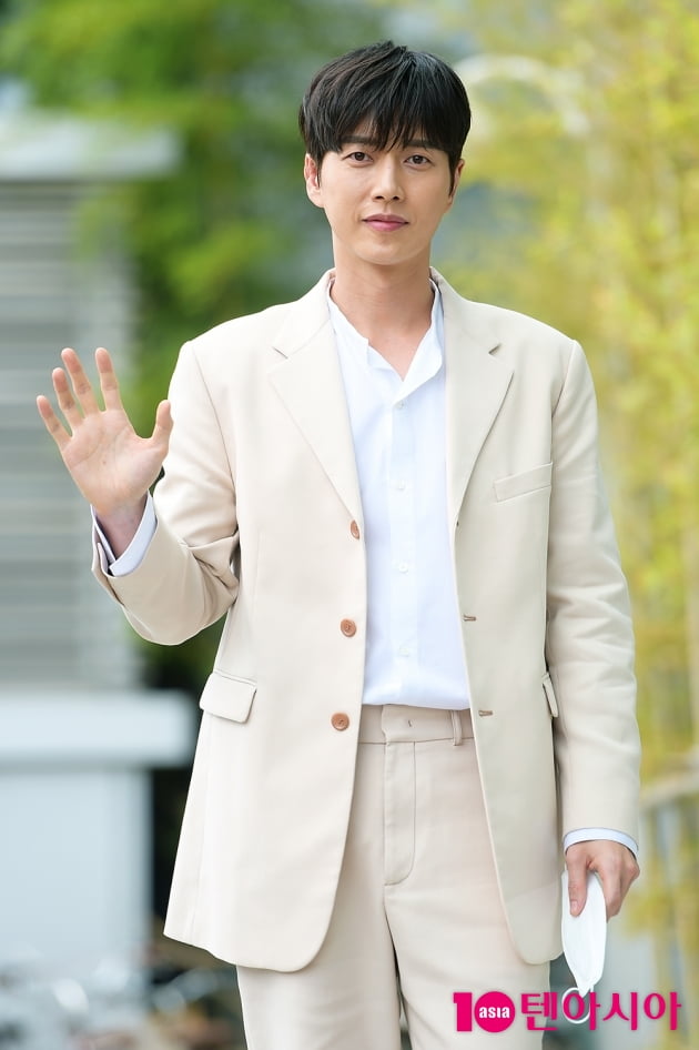 [TEN 포토] '꼰대인턴' 박해진, '동화 속 왕자님 비주얼'