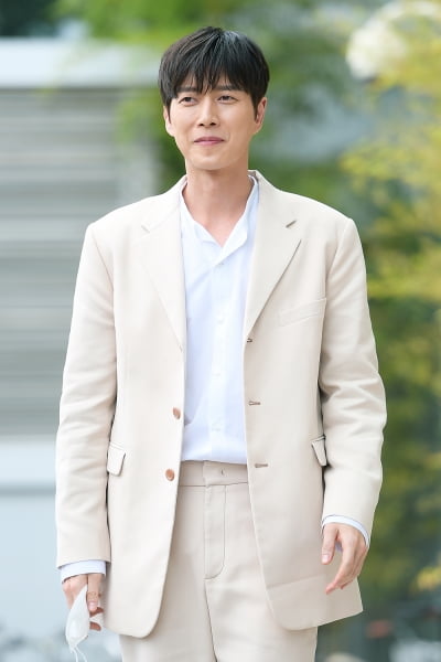 [TEN 포토] '꼰대인턴' 박해진, '빵 터졌네~'