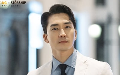 '저녁 같이 드실래요' 송승헌, 슈트핏의 정석…포스터 비하인드 컷 공개
