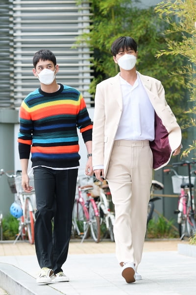 [TEN 포토] '꼰대인턴' 박기웅X박해진, '영화같은 출근길'