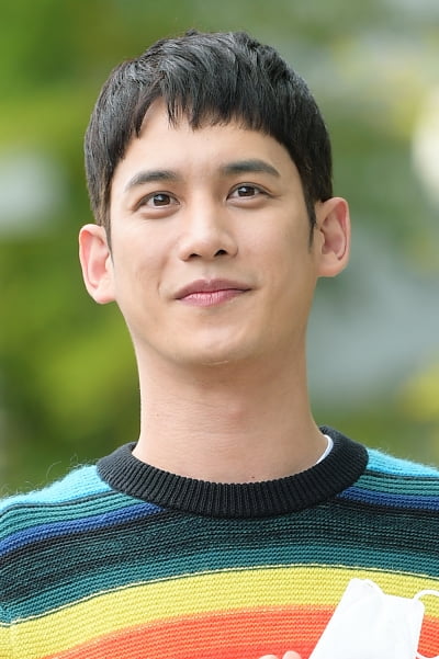 [TEN 포토] '꼰대인턴' 박기웅, '또렷한 이목구비'