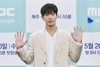 [TEN 포토] '꼰대인턴' 박해진, '인사만 해도 심쿵'