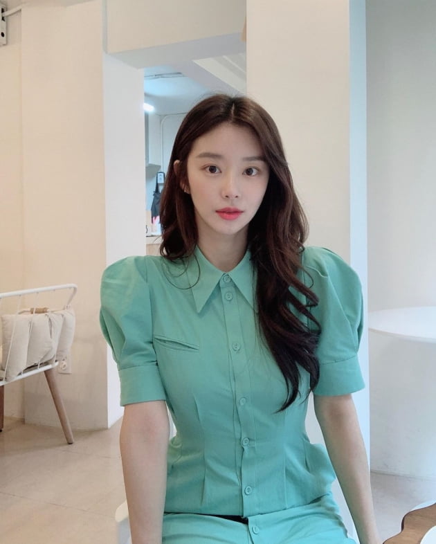 이주빈, 초록 원피스 입고 청순美 폭발 '인간 네잎클로버'