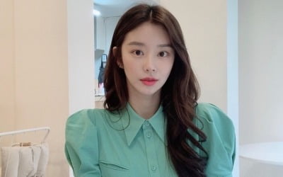 이주빈, 초록 원피스 입고 청순美 폭발 '인간 네잎클로버'