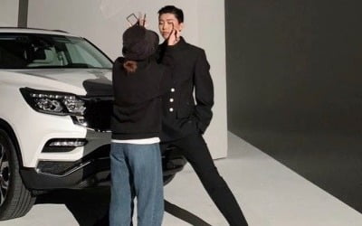 임영웅, 훈훈한 '매너 다리' 눈길…"'뽕숭아학당' 본방사수!"