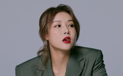 [TEN 인터뷰] 유빈, "'넵넵'에 공감 중…JYP 있을 때 꿀 빨았죠"