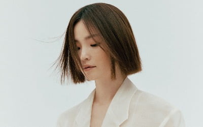 전미도 "인스타 공개 이틀 만에 팔로워 7만 명 '깜짝'"…송화쌤의 모던 매력 [화보]