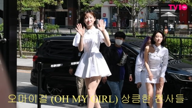 [TV텐] 오마이걸 (OH MY GIRL) 청계천에 나타난 천사들