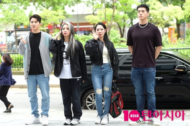 [TEN 포토] 카드 '남다른 존재감'
