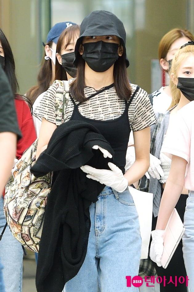 [TEN 포토] 이달의소녀 이브 '장갑까지 완벽한 방역 패션'