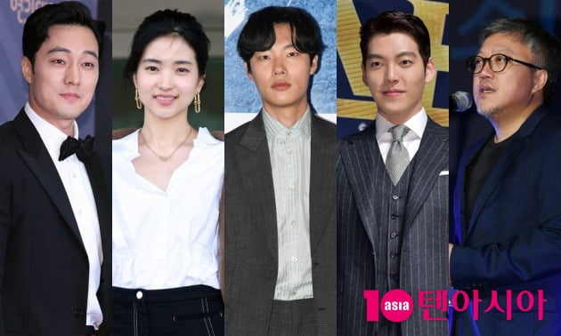 배우 소지섭(왼쪽부터), 김태리, 류준열, 김우빈, 최동훈 감독 / 사진=텐아시아DB
