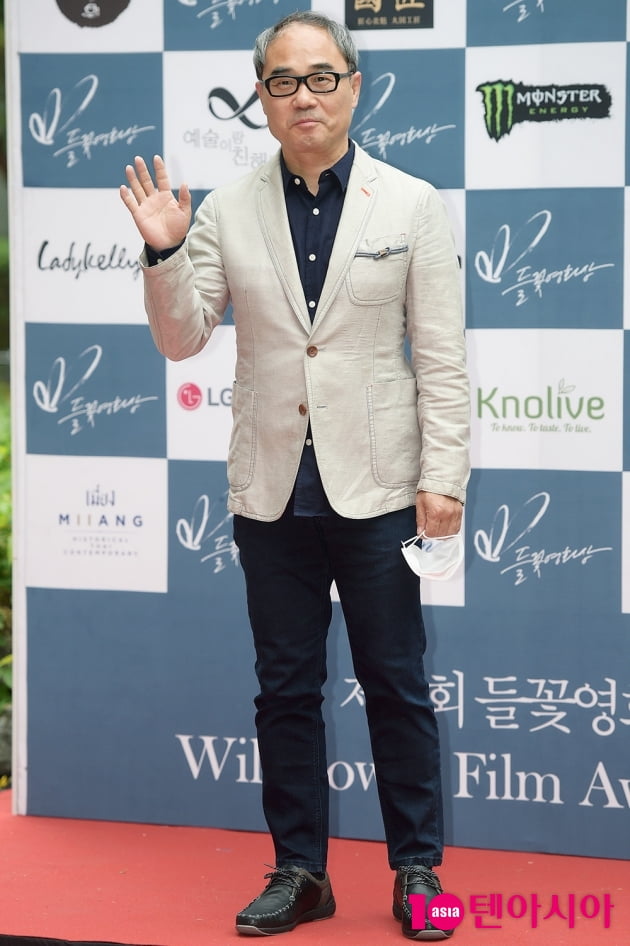 [TEN 포토] '들꽃영화상' 강신일, '젠틀한 인사'