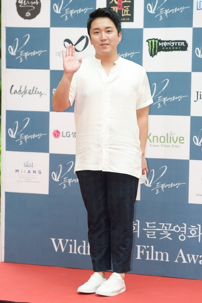 [TEN 포토] '들꽃영화상' 곽민규, '정직한 손인사'
