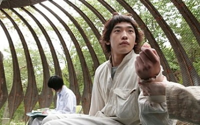 [TEN 이슈] 비 '1일1깡' 열풍, 다음은 '1일1싸이보그'? '배우 정지훈'