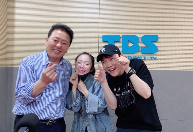 최일구, 김슬기, 영탁./ 사진제공-TBS