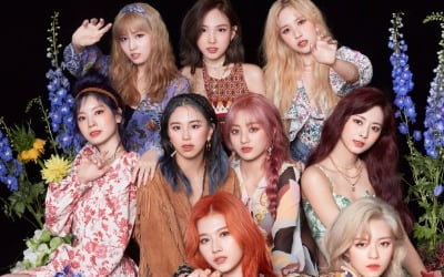 트와이스, 'MORE & MORE' 선주문 50만 장 돌파…컴백 전 '하프 밀리언셀러' 등극