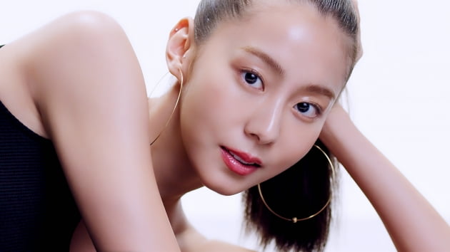 유이, 탄탄한 몸매+예술적인 라인…한혜연 참여한 '뷰티 필름'