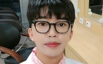 임영웅, 뿔테 안경+핑크색 스카프…지구 뚫고 나갈 귀여움