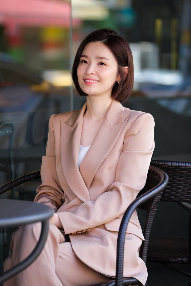 전미도는 '슬기로운 의사생활'에서 함께 일하고 싶은 전공의로 산부인과 레지던트 2년차 추민하(안은진 분)를 꼽았다. /사진제공=비스터스엔터테인먼트