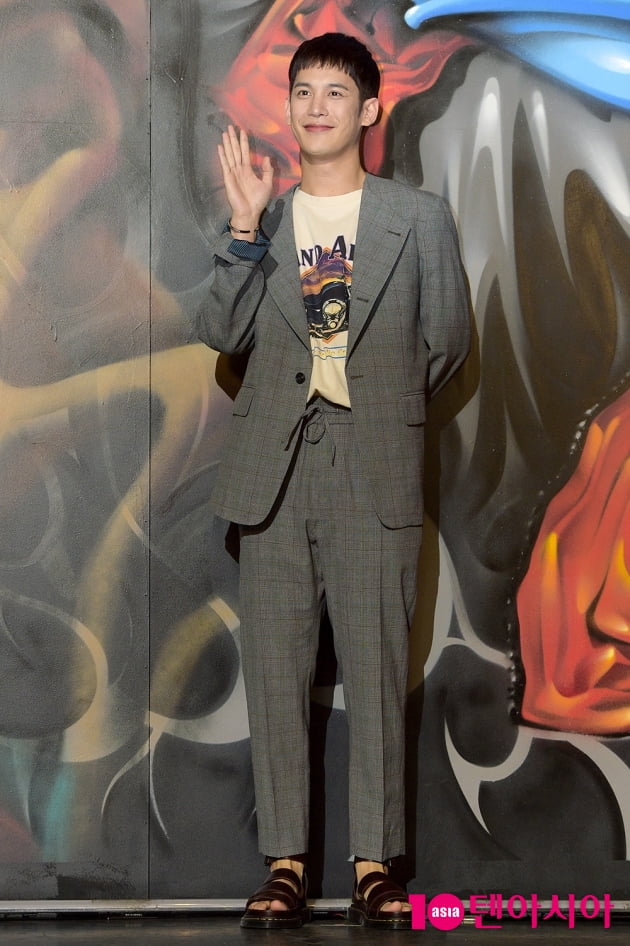 [TEN 포토] '꼰대인턴' 박기웅, '신발은 여름!'