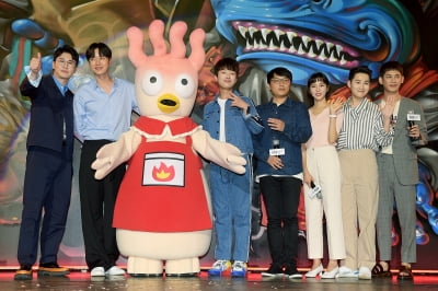 [TEN 포토] '꼰대인턴'의 주인공들…몰래 온 손님도 함께