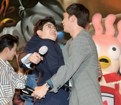 [TEN 포토] 영탁X박기웅, '이렇게 반가울수가!'