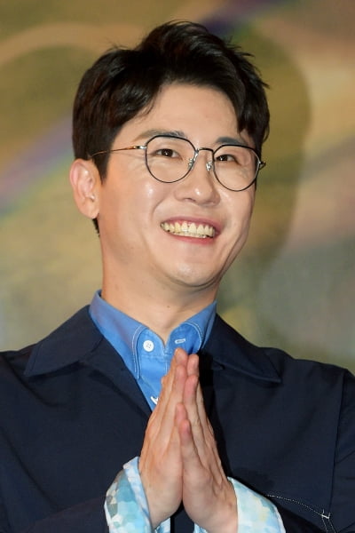 [TEN 포토] 영탁, '훈훈한 미소'
