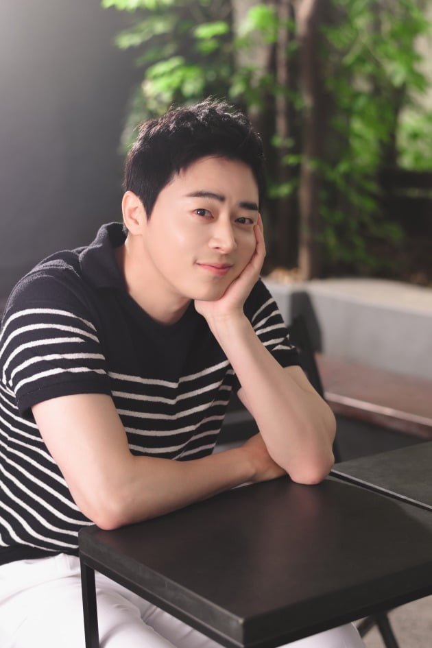 tvN 드라마 '슬기로운 의사생활'에서 율제병원의 간담췌외과 교수 이익준 역으로 열연한 배우 조정석. /사진제공=잼엔터테인먼트
