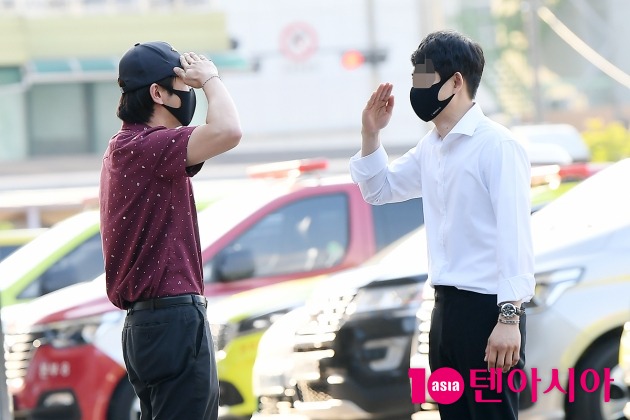 [TEN 포토] 장근석 '마지막 거수경례를 하고'